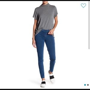💕HUE Stretch Denim Leggings